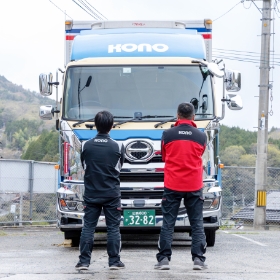 トラックとドライバー